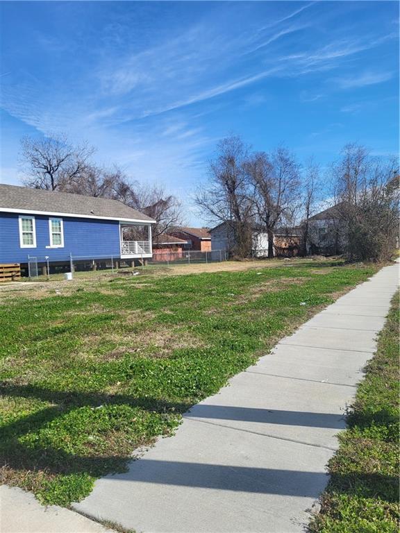 Land in New Orleans 2