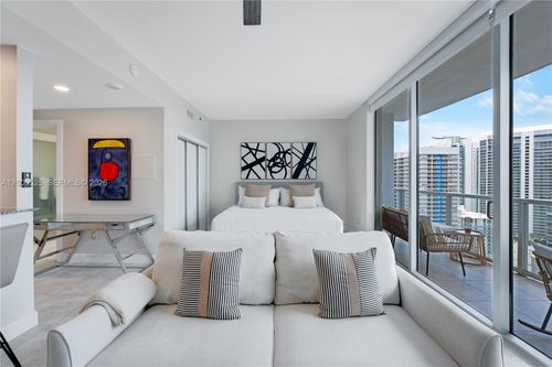 3209-1060 Brickell Ave, Miami, FL, 33131-3925 | Card Image