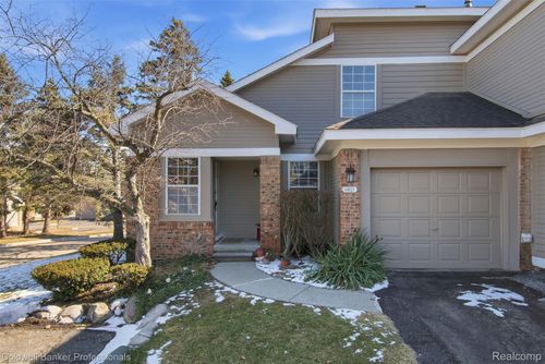 6821 Kindling Ct, West Bloomfield, MI, 48322-3452 | Card Image