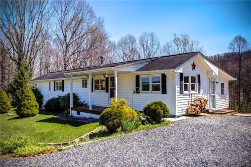 2081 Bakers Ridge Rd, Piney Creek, NC, 28663-9010 | Card Image