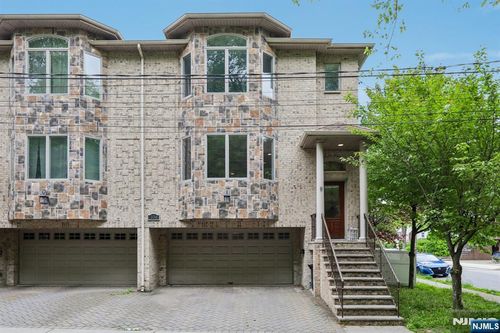 330 New York Avenue, Fort Lee, NJ, 07024 | Card Image