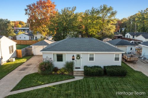 1626 Chapel St, Wyoming, MI, 49519-3331 | Card Image