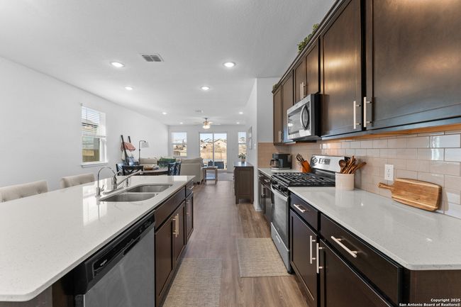 13229 Hagerd Loop, House other with 4 bedrooms, 2 bathrooms and null parking in St Hedwig TX | Image 11