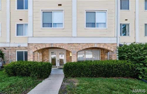 300-942 Guelbreth Ln, Creve Coeur, MO, 63141-5956 | Card Image