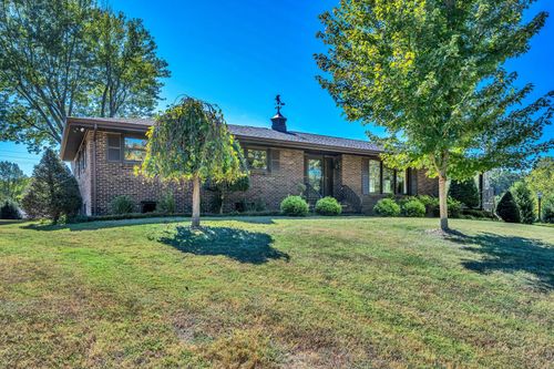 104 Lake Circle Dr, Dickson, TN, 37055-1424 | Card Image