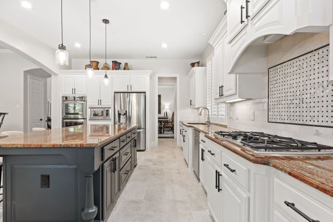 9101 Cedar Rdg, House other with 5 bedrooms, 5 bathrooms and null parking in Lantana TX | Image 12