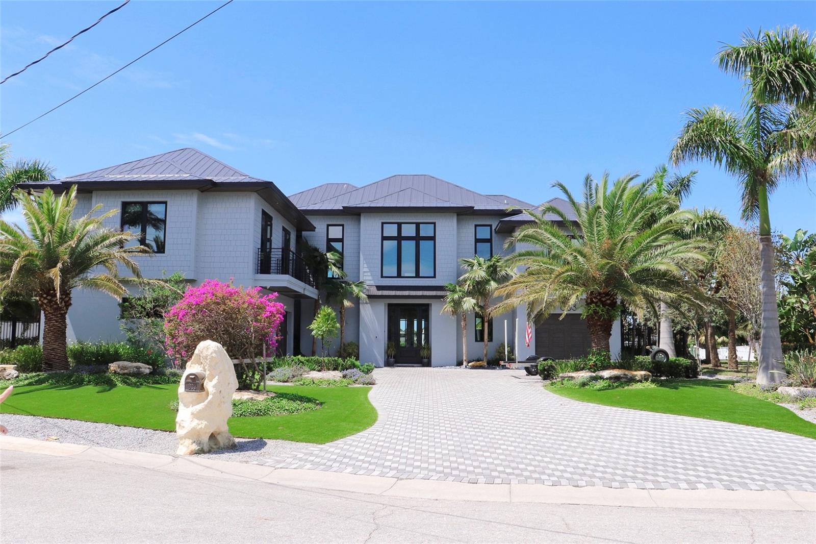 Crestwood Ln, Holmes Beach, FL 34217