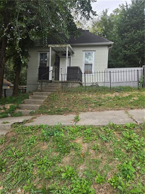2814 S 20th St, Saint Joseph, MO, 64503-3210 | Card Image