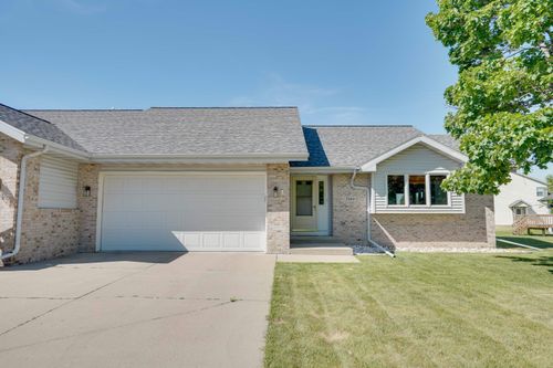 3140 Rebel Dr, Sun Prairie, WI, 53590-4264 | Card Image