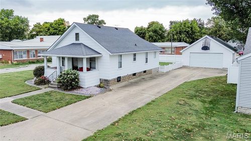 505 W Spruce St, Jerseyville, IL, 62052-1534 | Card Image