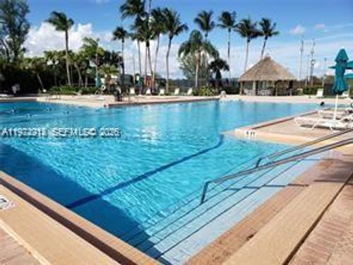 7601 Sw 105th Ave, Miami, FL, 33173-2956 | Card Image