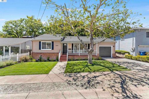 18747 Sandy Rd, Castro Valley, CA, 94546-2425 | Card Image