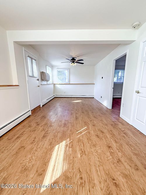 38 Madison Ave, Staten Island, NY, 10314-1526 | Card Image