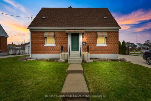 131 Westchester Cres, St Catharines, ON, L2P2N6 | Card Image