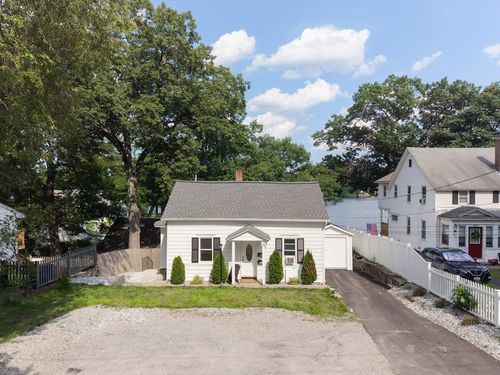 435 Lake Ave, Worcester, MA, 01604-1366 | Card Image