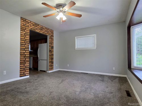36130 Hazelwood St, Westland, MI, 48186-8212 | Card Image