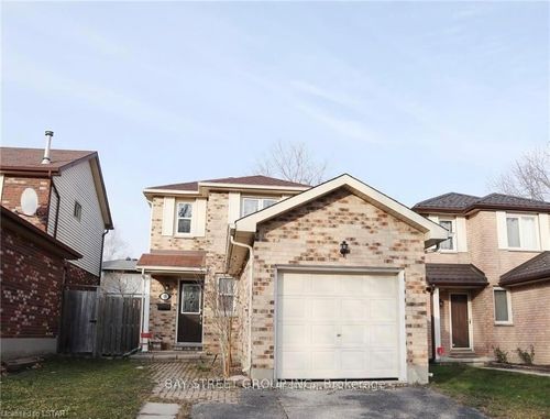 135 Walmer Gdns, London, ON, N6G4H2 | Card Image