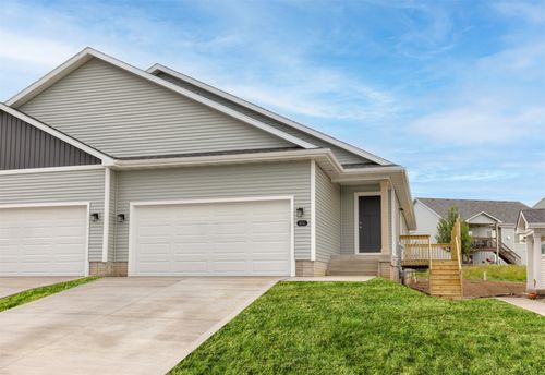 805 Linden St, Carlisle, IA, 50047-8787 | Card Image