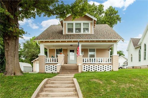 402 Bridge St, Sweet Springs, MO, 65351-1340 | Card Image