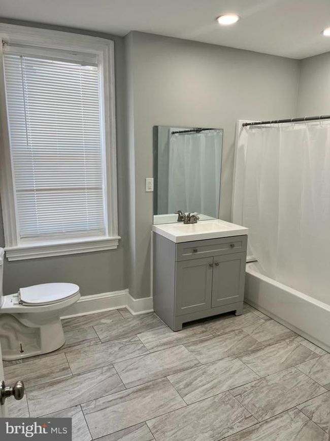 209 Lexington Ave, Townhouse with 3 bedrooms, 1 bathrooms and null parking in CRUM LYNNE PA | Image 7