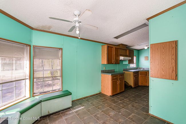 BREAKFAST NOOK/ KITCHEN | Image 13