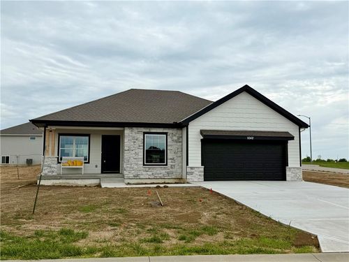 1642 N 157th Ter, Basehor, KS, 66007-7326 | Card Image
