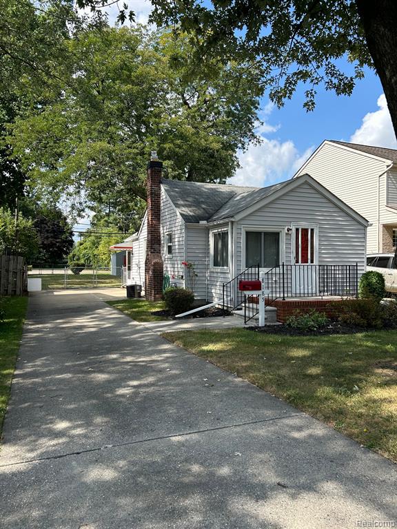 Fenton St, Dearborn Heights, MI 48127