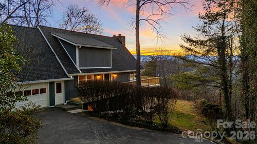 15 Crest Circle Dr, Weaverville, NC, 28787-9598 | Card Image