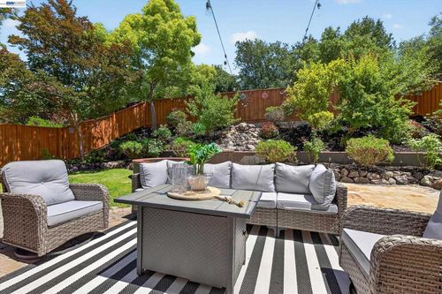 1556 Banbury Dr, San Ramon, CA, 94582-5784 | Card Image