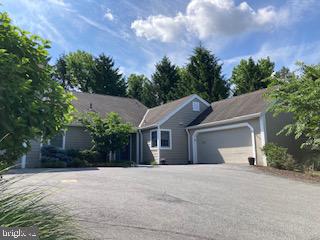 Meadow Ln, Reading, PA 19610