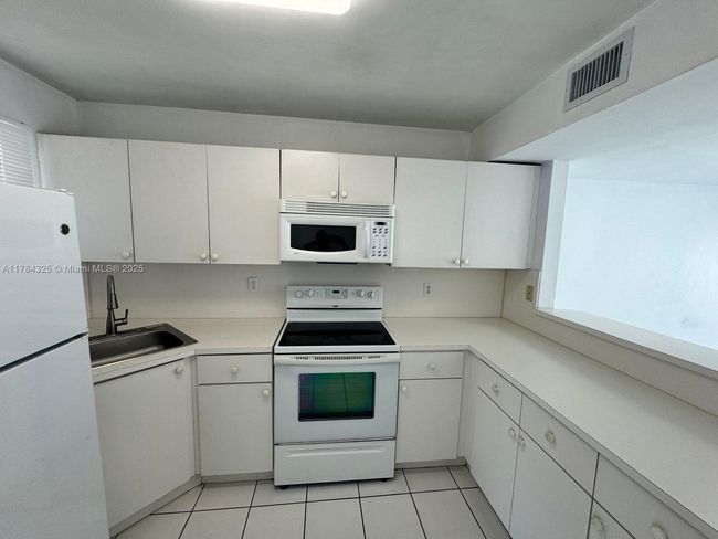 APT-201 - 2620 W 76 Th St, Condo with 2 bedrooms, 2 bathrooms and null parking in Hialeah FL | Image 5