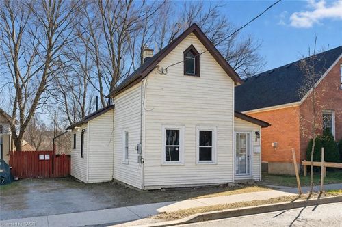 8 Tasker St, Saint Catharines, ON, L2R3Z8 | Card Image