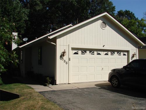 1-6586 Pontiac Lake Rd, Waterford, MI, 48327-1753 | Card Image