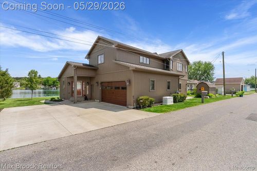 1317 Castlewood Dr, White Lake, MI, 48386-3721 | Card Image