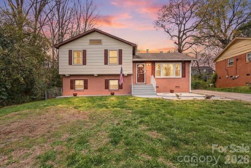 8224 Carrolwood Dr, Charlotte, NC, 28217-4905 | Card Image