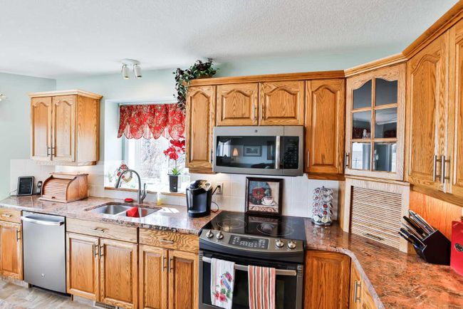 216 Canyon Terrace W, Home with 5 bedrooms, 3 bathrooms and 4 parking in Lethbridge AB | Image 11