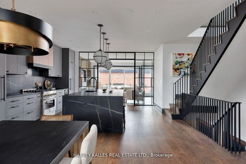 498 Roxton Rd, Toronto, ON, M6G3R4 | Card Image