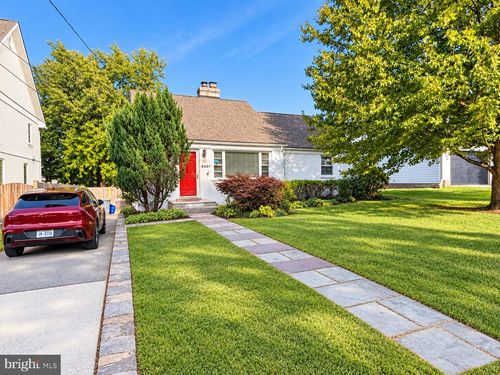 9407 Singleton Dr, BETHESDA, MD, 20817-2526 | Card Image