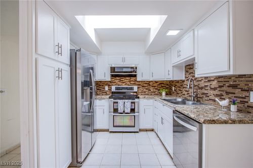 3231 S Heritage Way, Las Vegas, NV, 89121-1415 | Card Image