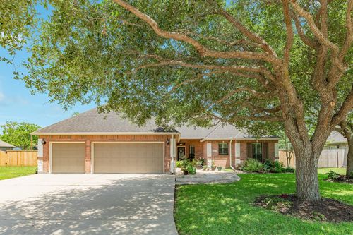4913 Hickory Ln, Bay City, TX, 77414-8607 | Card Image