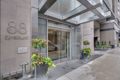 605 - 88 Cumberland St, Condo with 1 bedrooms, 1 bathrooms and null parking in Toronto ON | Image 2