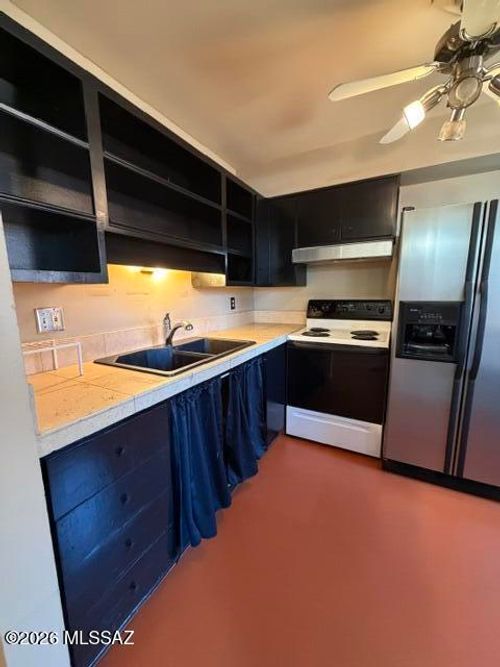 k111-1348 S Avenida Polar, Tucson, AZ, 85710-5258 | Card Image
