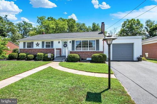 111 N 6th St, MOUNT WOLF, PA, 17347-6764 | Card Image
