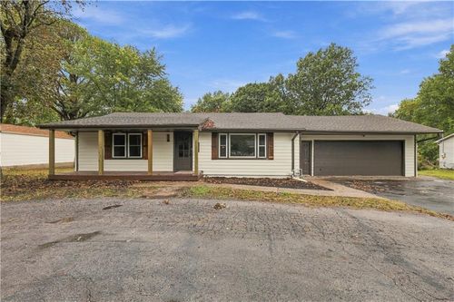 702 Sw Locust St, Oak Grove, MO, 64075-9448 | Card Image