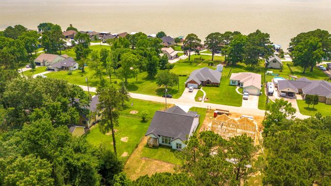 611 Bridgeview Dr, House other with 3 bedrooms, 2 bathrooms and 2 parking in Onalaska TX | Image 6