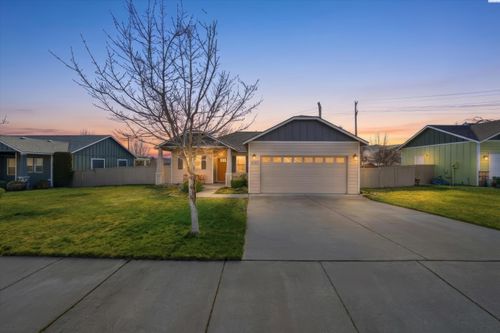 5727 W 11th Ave, Kennewick, WA, 99338-2139 | Card Image