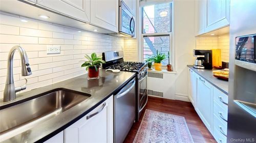 apt-d43-73 35th Ave, Jackson Heights, NY, 11372-4224 | Card Image