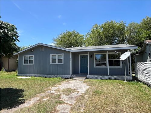 629 Lopez St, Taft, TX, 78390-2111 | Card Image