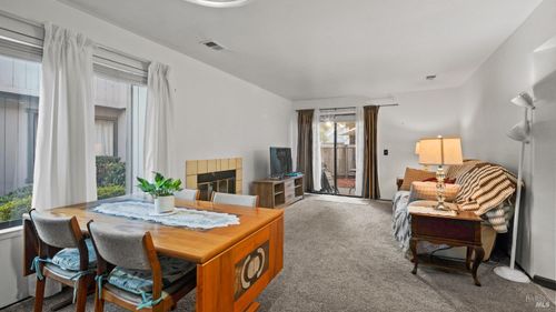 418 Occidental Cir, Santa Rosa, CA, 95401 | Card Image