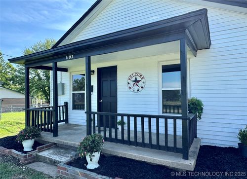 1102 N 14th St, Collinsville, OK, 74021-1812 | Card Image
